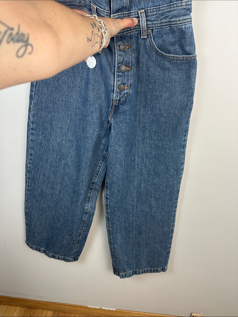 NEW Levi’s Blue Denim Jumpsuit Small Sleeveless Cotton Pockets Relaxed Casual - Picture 7 of 16